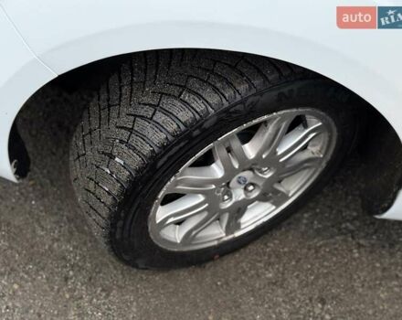 Белый Форд Мондео, объемом двигателя 1.8 л и пробегом 385 тыс. км за 5600 $, фото 18 на Automoto.ua