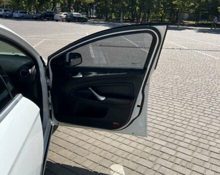 Белый Форд Мондео, объемом двигателя 2 л и пробегом 183 тыс. км за 8500 $, фото 30 на Automoto.ua