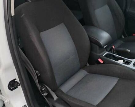 Білий Форд Мондео, об'ємом двигуна 1.6 л та пробігом 177 тис. км за 7000 $, фото 12 на Automoto.ua