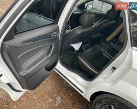 Білий Форд Мондео, об'ємом двигуна 2 л та пробігом 179 тис. км за 8600 $, фото 6 на Automoto.ua