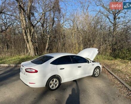 Белый Форд Мондео, объемом двигателя 1.6 л и пробегом 278 тыс. км за 6700 $, фото 10 на Automoto.ua