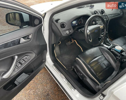 Білий Форд Мондео, об'ємом двигуна 2 л та пробігом 179 тис. км за 8600 $, фото 7 на Automoto.ua