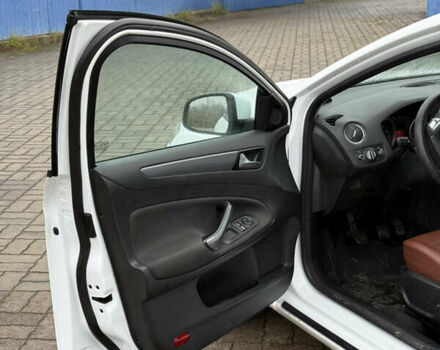 Белый Форд Мондео, объемом двигателя 1.6 л и пробегом 171 тыс. км за 8500 $, фото 23 на Automoto.ua