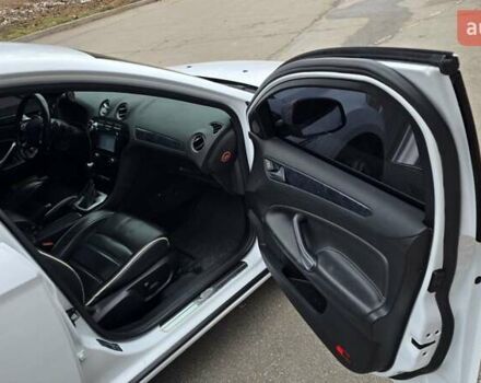 Белый Форд Мондео, объемом двигателя 2 л и пробегом 240 тыс. км за 8000 $, фото 27 на Automoto.ua