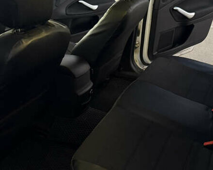 Білий Форд Мондео, об'ємом двигуна 2 л та пробігом 189 тис. км за 8500 $, фото 7 на Automoto.ua