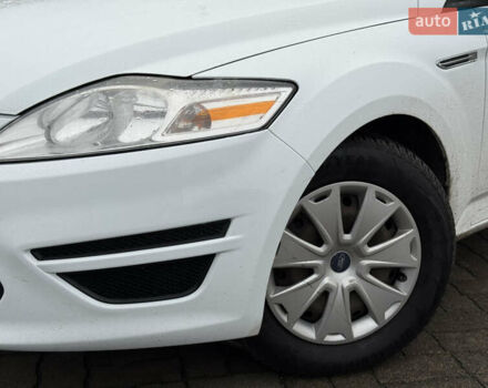 Белый Форд Мондео, объемом двигателя 1.6 л и пробегом 171 тыс. км за 8500 $, фото 14 на Automoto.ua