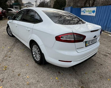 Белый Форд Мондео, объемом двигателя 2 л и пробегом 141 тыс. км за 10000 $, фото 4 на Automoto.ua