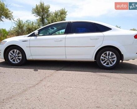 Белый Форд Мондео, объемом двигателя 1.6 л и пробегом 143 тыс. км за 8000 $, фото 7 на Automoto.ua
