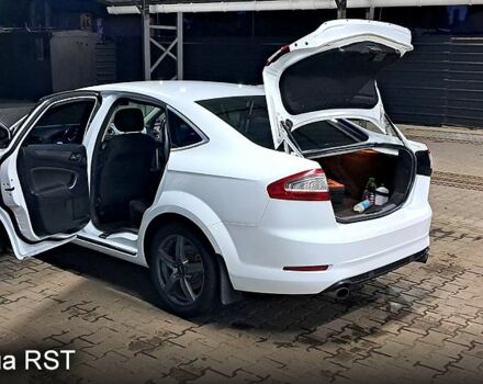 Белый Форд Мондео, объемом двигателя 2 л и пробегом 222 тыс. км за 6100 $, фото 7 на Automoto.ua