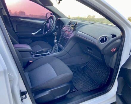 Белый Форд Мондео, объемом двигателя 1.6 л и пробегом 214 тыс. км за 6100 $, фото 4 на Automoto.ua