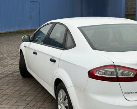 Белый Форд Мондео, объемом двигателя 1.6 л и пробегом 171 тыс. км за 8500 $, фото 7 на Automoto.ua