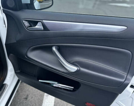 Белый Форд Мондео, объемом двигателя 2 л и пробегом 157 тыс. км за 9000 $, фото 6 на Automoto.ua