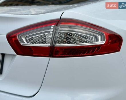 Белый Форд Мондео, объемом двигателя 1.6 л и пробегом 75 тыс. км за 8490 $, фото 13 на Automoto.ua