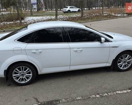 Белый Форд Мондео, объемом двигателя 2 л и пробегом 240 тыс. км за 8000 $, фото 19 на Automoto.ua