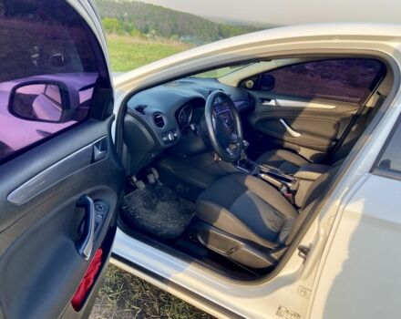 Белый Форд Мондео, объемом двигателя 1.6 л и пробегом 214 тыс. км за 6100 $, фото 5 на Automoto.ua