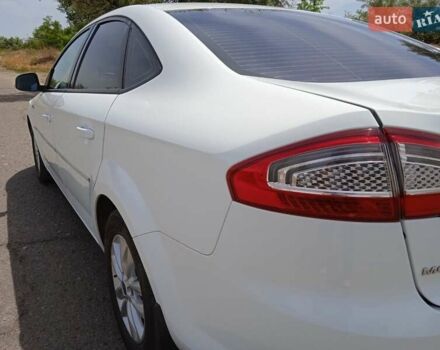 Белый Форд Мондео, объемом двигателя 1.6 л и пробегом 143 тыс. км за 8000 $, фото 2 на Automoto.ua