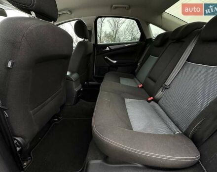 Белый Форд Мондео, объемом двигателя 1.6 л и пробегом 180 тыс. км за 8800 $, фото 13 на Automoto.ua