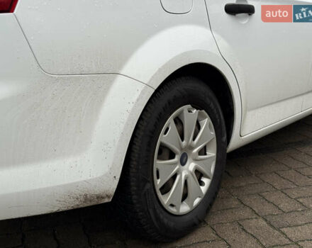 Белый Форд Мондео, объемом двигателя 1.6 л и пробегом 171 тыс. км за 8500 $, фото 18 на Automoto.ua