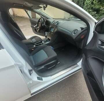 Белый Форд Мондео, объемом двигателя 1.6 л и пробегом 200 тыс. км за 6800 $, фото 10 на Automoto.ua