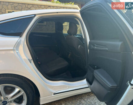 Белый Форд Мондео, объемом двигателя 2 л и пробегом 180 тыс. км за 12300 $, фото 20 на Automoto.ua