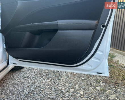 Белый Форд Мондео, объемом двигателя 2 л и пробегом 180 тыс. км за 12300 $, фото 19 на Automoto.ua