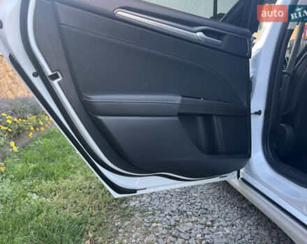 Белый Форд Мондео, объемом двигателя 2 л и пробегом 180 тыс. км за 12300 $, фото 36 на Automoto.ua