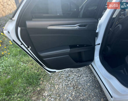 Белый Форд Мондео, объемом двигателя 2 л и пробегом 180 тыс. км за 12300 $, фото 35 на Automoto.ua