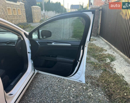 Белый Форд Мондео, объемом двигателя 2 л и пробегом 180 тыс. км за 12300 $, фото 17 на Automoto.ua