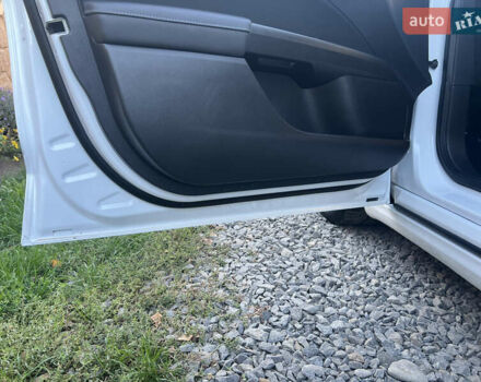 Белый Форд Мондео, объемом двигателя 2 л и пробегом 180 тыс. км за 12300 $, фото 28 на Automoto.ua