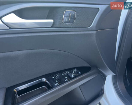 Белый Форд Мондео, объемом двигателя 2 л и пробегом 180 тыс. км за 12300 $, фото 29 на Automoto.ua