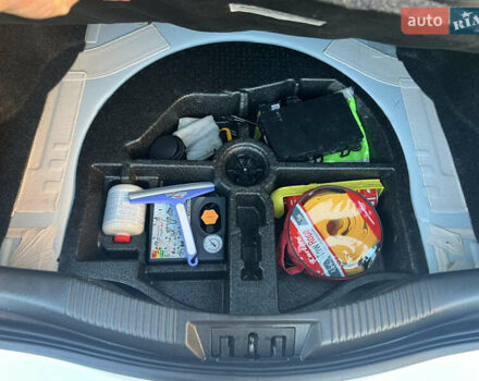 Белый Форд Мондео, объемом двигателя 2 л и пробегом 180 тыс. км за 12300 $, фото 39 на Automoto.ua