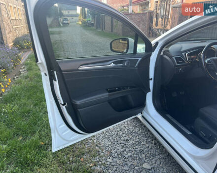 Белый Форд Мондео, объемом двигателя 2 л и пробегом 180 тыс. км за 12300 $, фото 27 на Automoto.ua