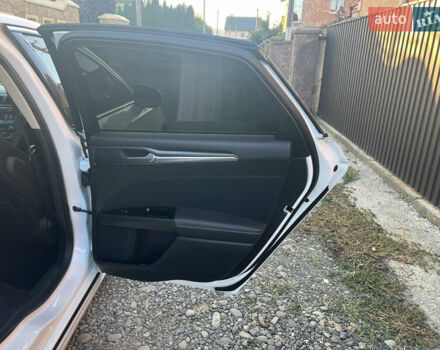 Белый Форд Мондео, объемом двигателя 2 л и пробегом 180 тыс. км за 12300 $, фото 21 на Automoto.ua