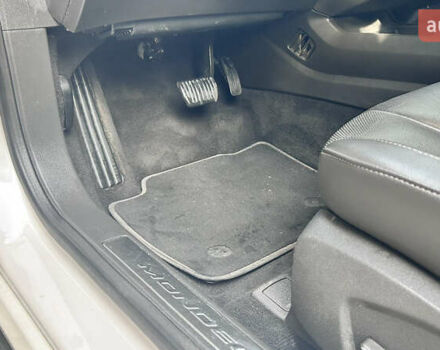 Белый Форд Мондео, объемом двигателя 2 л и пробегом 112 тыс. км за 13500 $, фото 17 на Automoto.ua