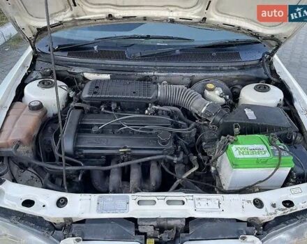 Белый Форд Мондео, объемом двигателя 1.8 л и пробегом 253 тыс. км за 1000 $, фото 3 на Automoto.ua