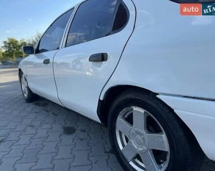 Белый Форд Мондео, объемом двигателя 1.8 л и пробегом 253 тыс. км за 1000 $, фото 5 на Automoto.ua