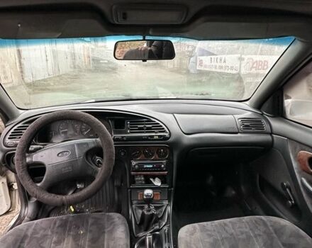 Белый Форд Мондео, объемом двигателя 1.6 л и пробегом 410 тыс. км за 1200 $, фото 5 на Automoto.ua