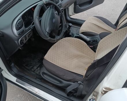 Белый Форд Мондео, объемом двигателя 1.8 л и пробегом 400 тыс. км за 500 $, фото 7 на Automoto.ua