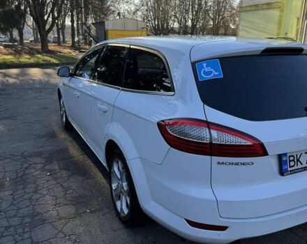 Белый Форд Мондео, объемом двигателя 2 л и пробегом 249 тыс. км за 6600 $, фото 4 на Automoto.ua