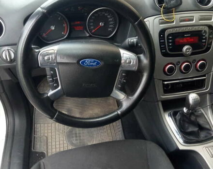 Белый Форд Мондео, объемом двигателя 0 л и пробегом 311 тыс. км за 5700 $, фото 1 на Automoto.ua