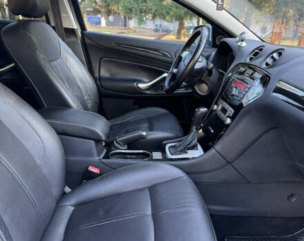 Белый Форд Мондео, объемом двигателя 2 л и пробегом 249 тыс. км за 6600 $, фото 10 на Automoto.ua