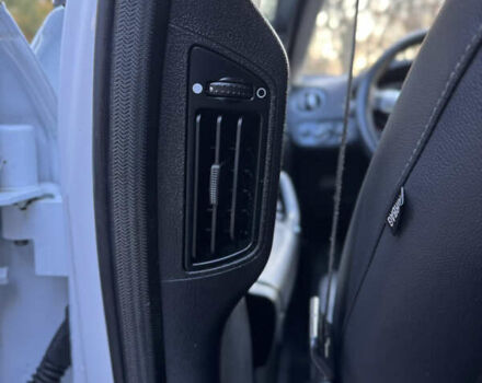 Белый Форд Мондео, объемом двигателя 2 л и пробегом 249 тыс. км за 6600 $, фото 15 на Automoto.ua