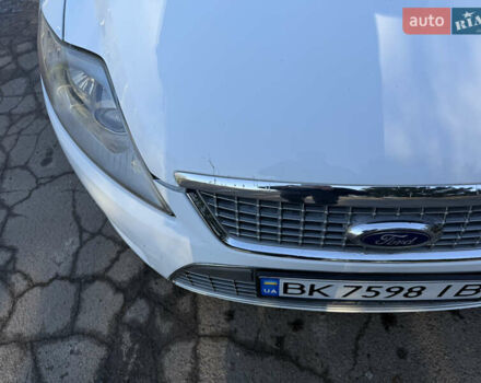 Белый Форд Мондео, объемом двигателя 2 л и пробегом 249 тыс. км за 6600 $, фото 39 на Automoto.ua