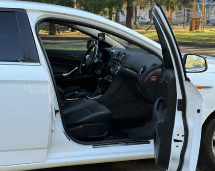 Белый Форд Мондео, объемом двигателя 2 л и пробегом 249 тыс. км за 6600 $, фото 32 на Automoto.ua