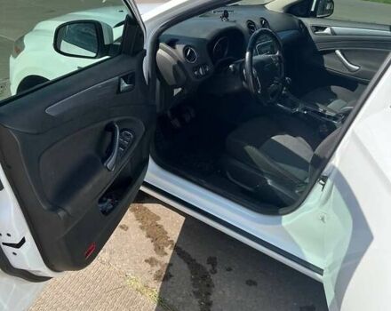 Белый Форд Мондео, объемом двигателя 1.6 л и пробегом 225 тыс. км за 7500 $, фото 9 на Automoto.ua