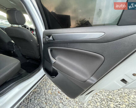 Белый Форд Мондео, объемом двигателя 2 л и пробегом 287 тыс. км за 7800 $, фото 18 на Automoto.ua