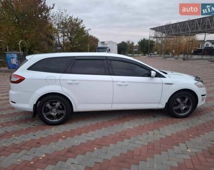 Белый Форд Мондео, объемом двигателя 2 л и пробегом 270 тыс. км за 8300 $, фото 7 на Automoto.ua