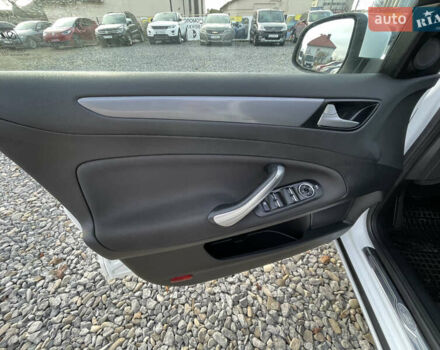 Белый Форд Мондео, объемом двигателя 2 л и пробегом 287 тыс. км за 7800 $, фото 9 на Automoto.ua