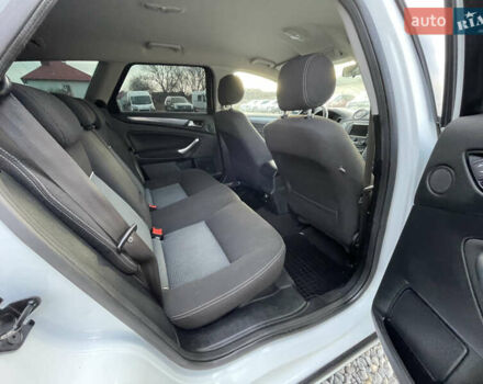 Белый Форд Мондео, объемом двигателя 2 л и пробегом 287 тыс. км за 7800 $, фото 17 на Automoto.ua