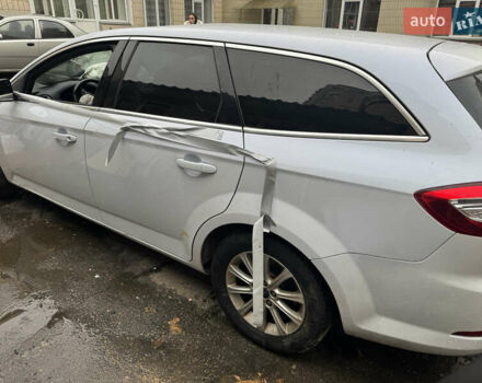 Белый Форд Мондео, объемом двигателя 2 л и пробегом 185 тыс. км за 5000 $, фото 1 на Automoto.ua